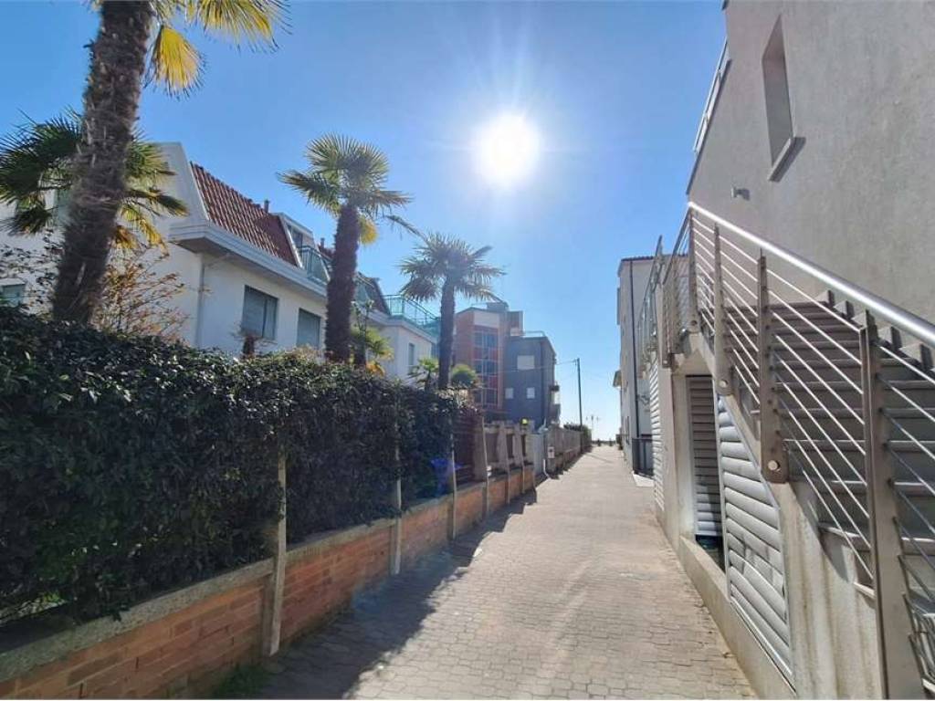 Appartamento a Jesolo in via bafile XII ACCESSO AL MARE - Foto 2
