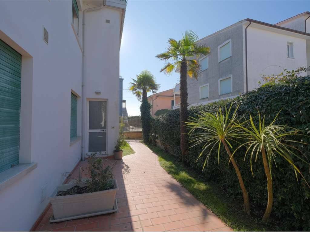 Appartamento a Jesolo in via bafile XII ACCESSO AL MARE - Foto 5