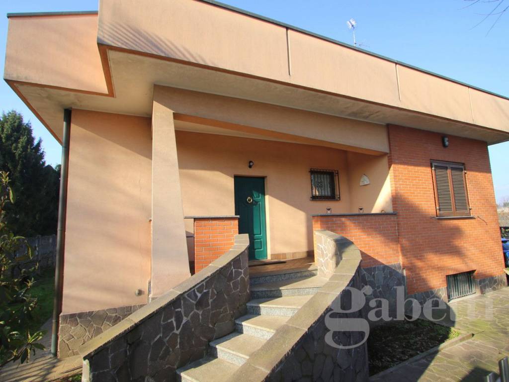 Villa a Busto arsizio in Via Cassano Magnago - Foto 2