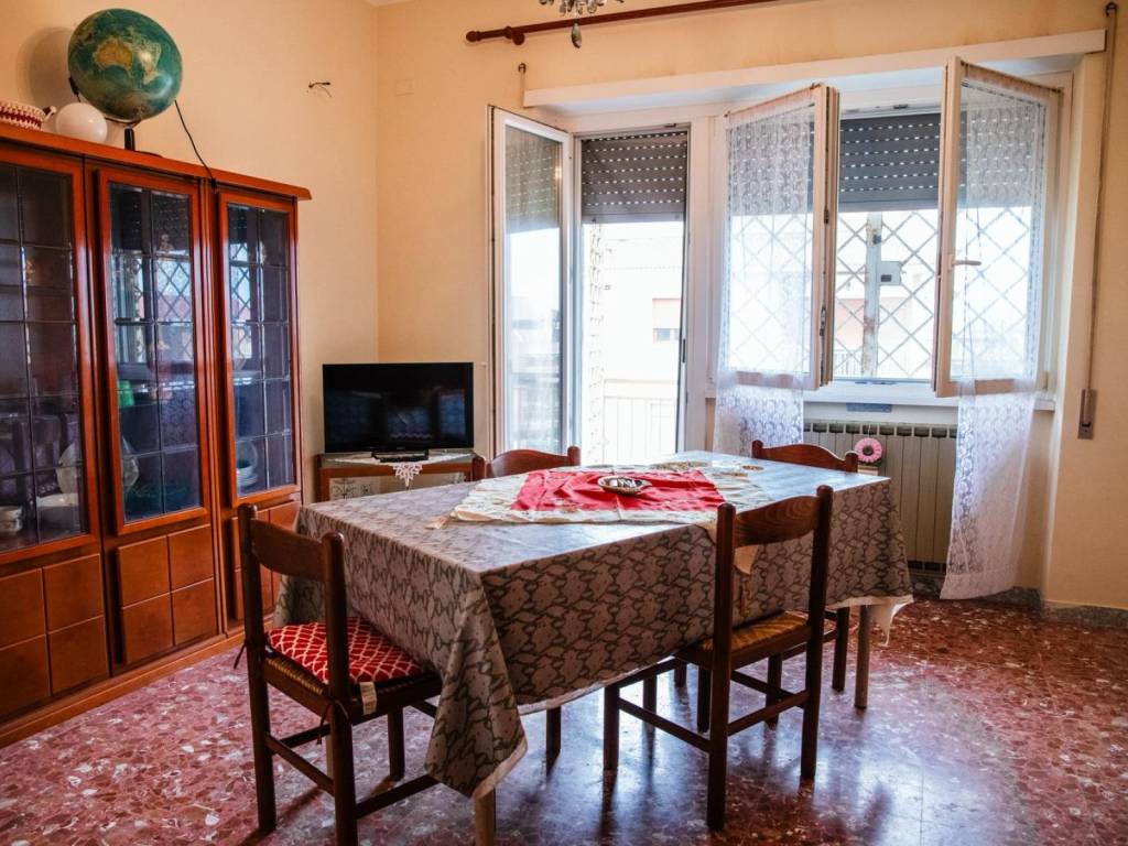 Appartamento a Pomezia in Via Germania - Foto 4