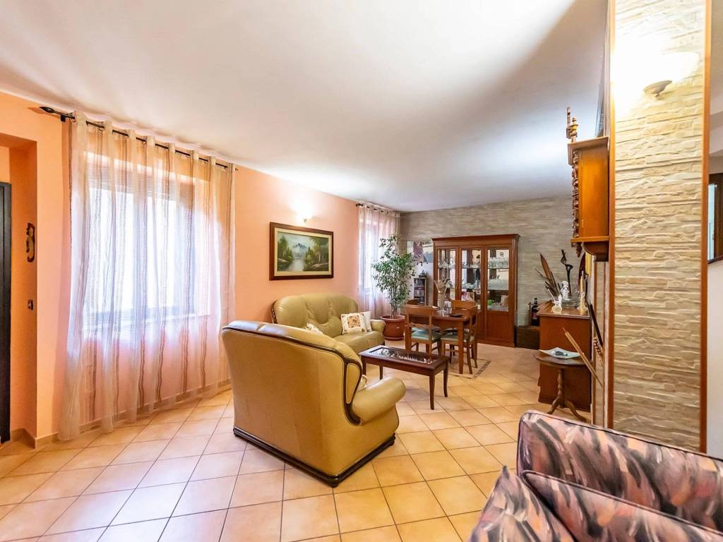 Appartamento a Uboldo in Via San Martino, 26 - Foto 2