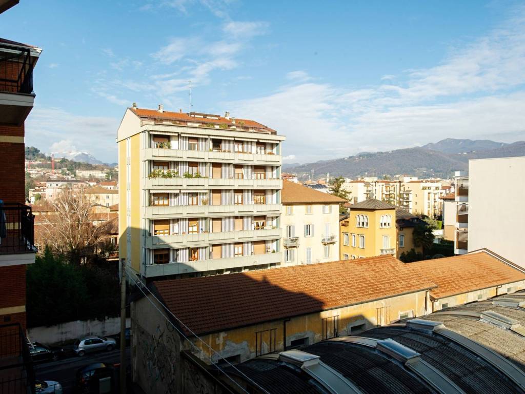 Appartamento a Bergamo in Via Vittore Ghislandi, 4 - Foto 2