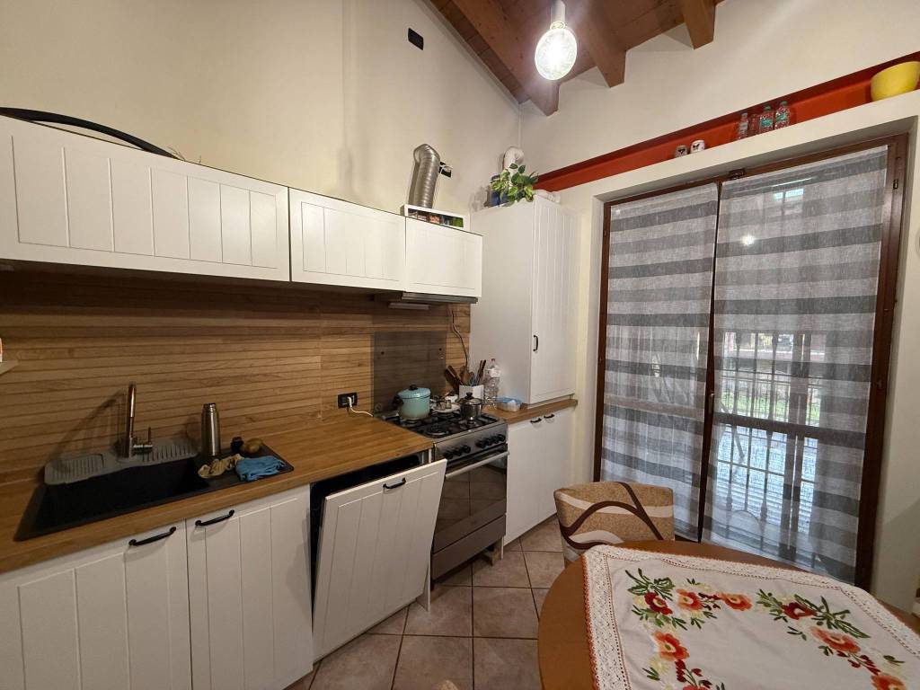 Appartamento a Castenedolo in Via Macina - Foto 4