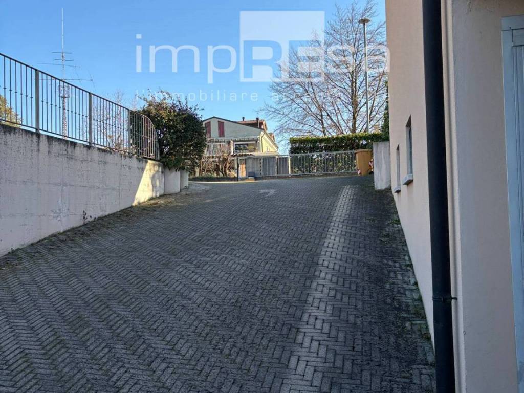 Box / garage a Paese in via resistenza - Foto 2