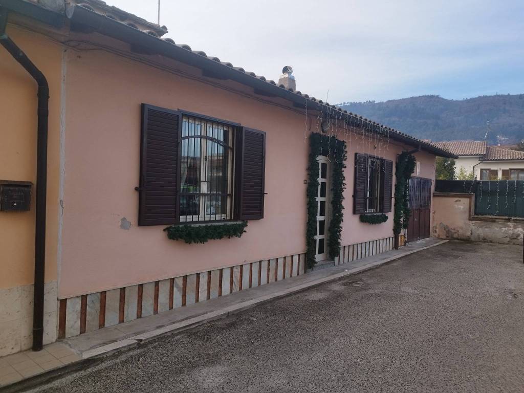Villa a Avezzano in Via Monte Romanella - Foto 2