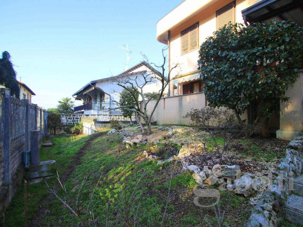 Villa a Busto arsizio in Via Cassano Magnago - Foto 2