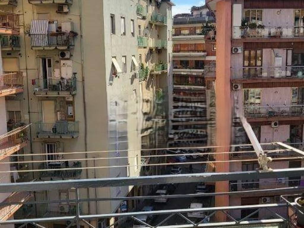 Appartamento a Salerno in Via Andrea Guglielmini - Foto 2