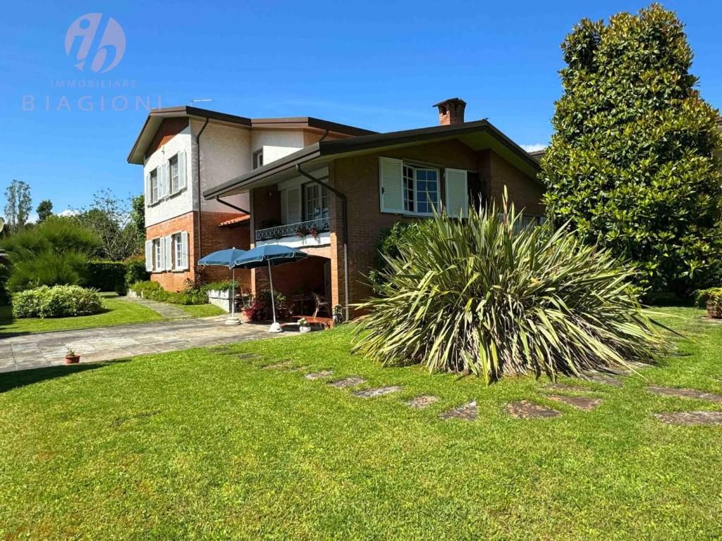 Villa a Pietrasanta in Via Castruccio Castracani, , 20 - Foto 3