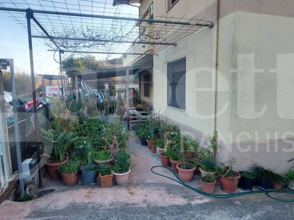 Palazzo / stabile a Catanzaro in VIALE MAGNA GRECIA, 130 - Foto 2