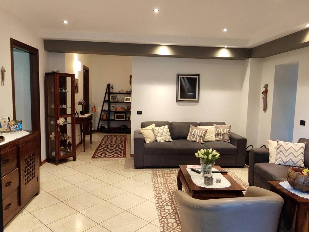 Appartamento a Bareggio in Via San Protaso, 95 - Foto 2