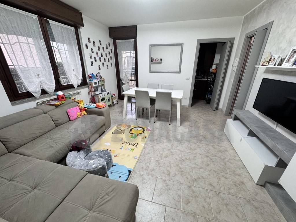 Appartamento a Lonate pozzolo in Via Monsignor Oscar Romero - Foto 2