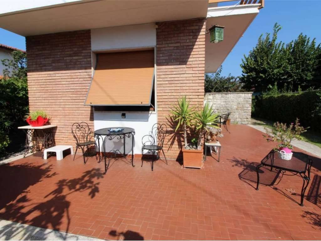 Villa a Forte dei marmi in Via C.Piaggia , 18 - Foto 5