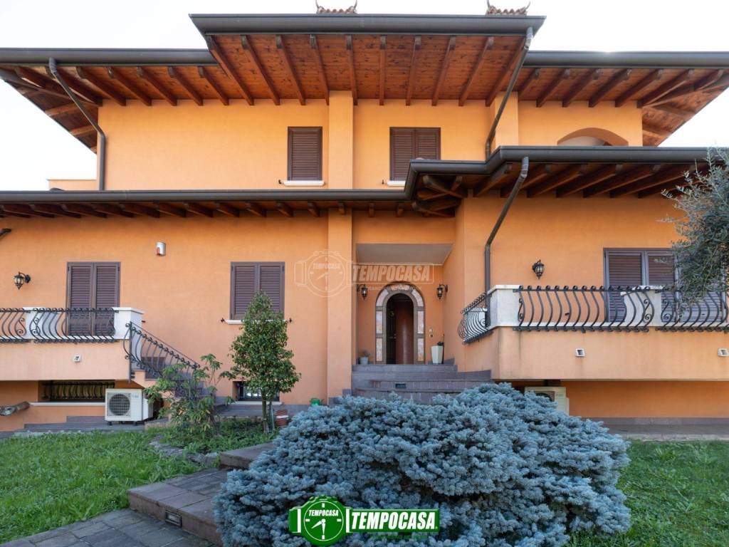 Villa a Osio sotto in Via Ugo Foscolo 8 - Foto 2