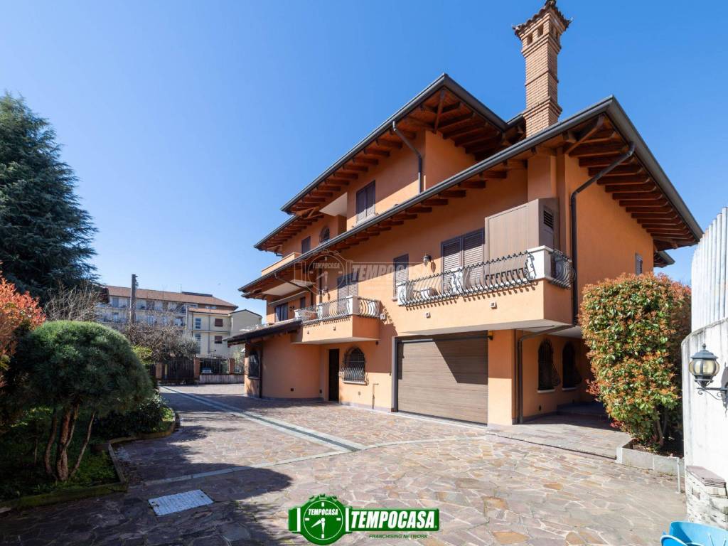 Villa a Osio sotto in Via Ugo Foscolo 8 - Foto 3