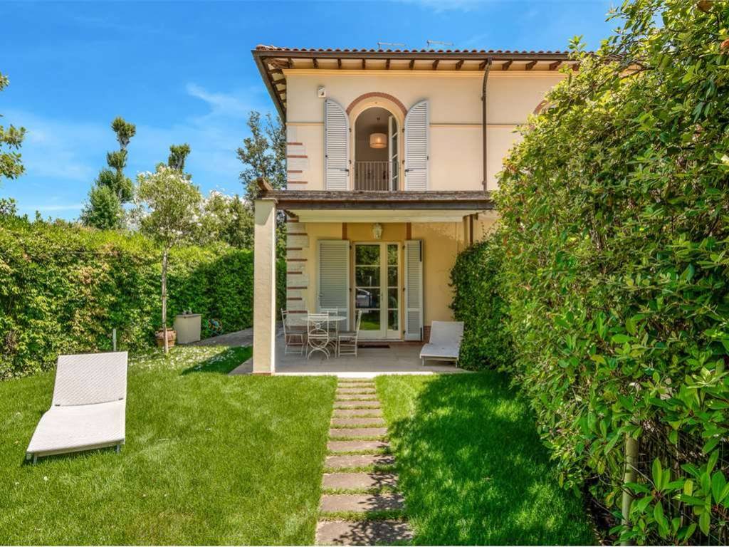 Villa a Forte dei marmi in Via Catalani , 28 - Foto 2