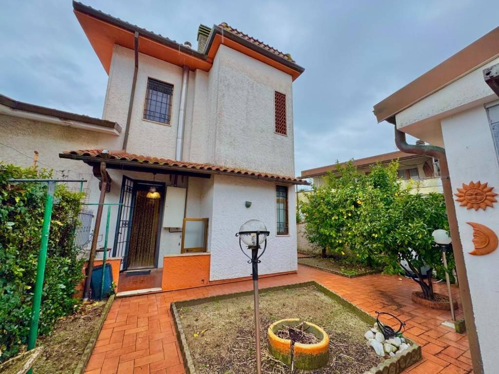Villetta a schiera a Viareggio in Via Giuseppe Ungaretti, - Foto 3