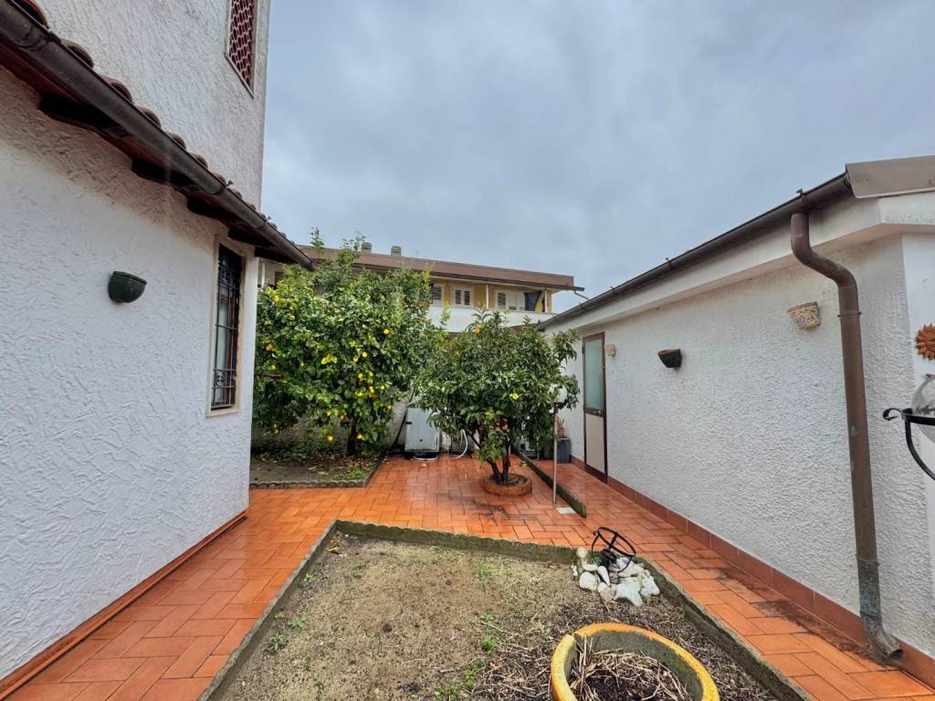 Villetta a schiera a Viareggio in Via Giuseppe Ungaretti, - Foto 4