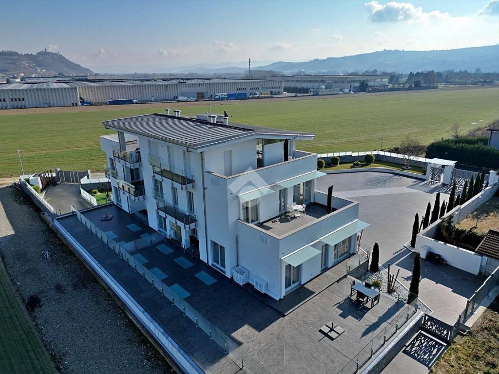 Villa a Bra in Str. Borgo S. Martino, 6 - Foto 3