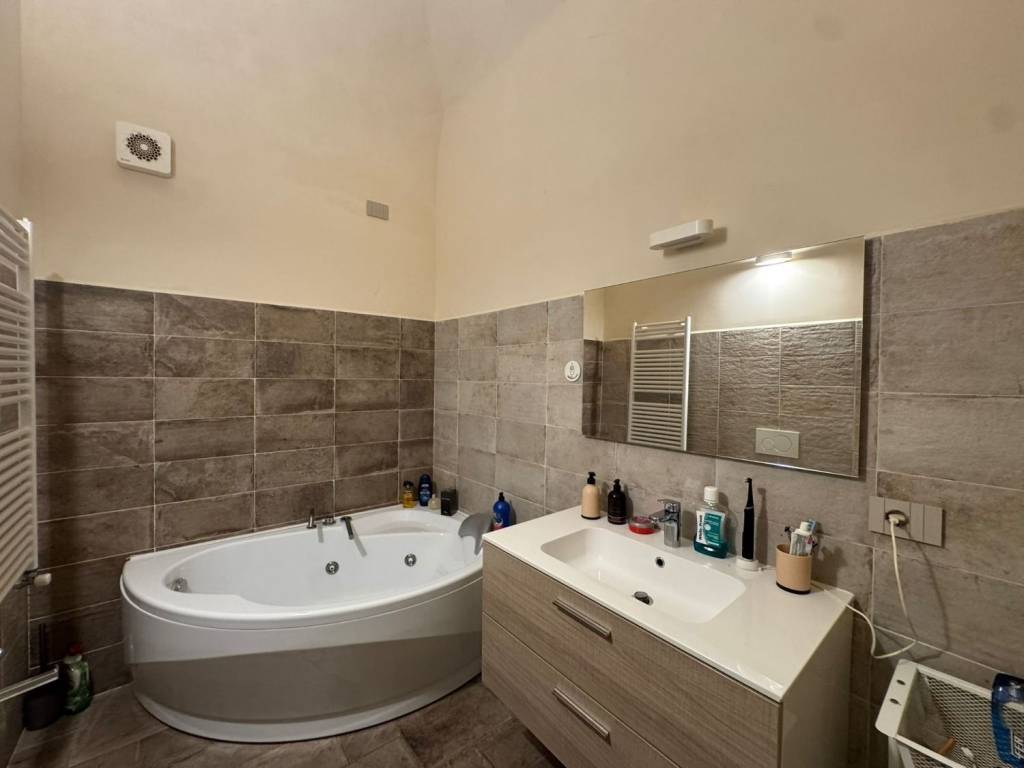 Appartamento a Vercelli in Via Leonardo Walter Manzone, 105 - Foto 4
