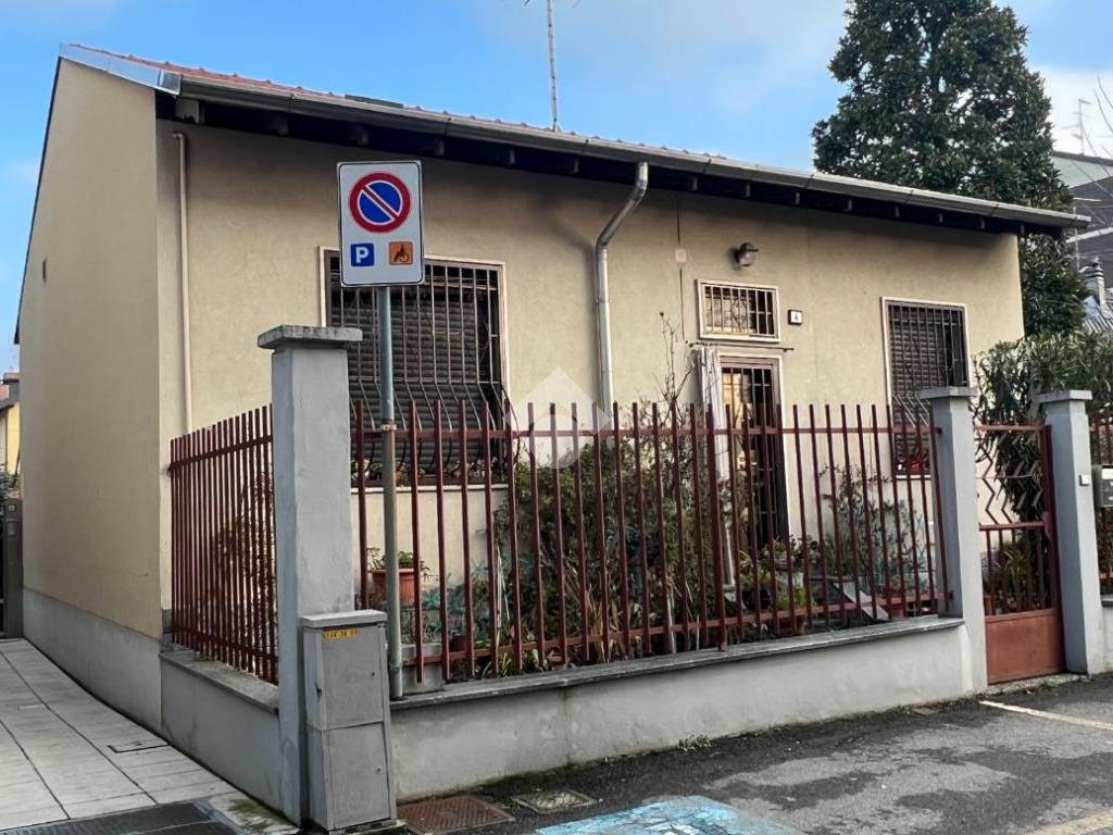 Villa a Novate milanese in Via DON TAZZOLI, 4 - Foto 2