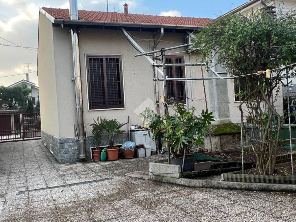 Villa a Novate milanese in Via DON TAZZOLI, 4 - Foto 3