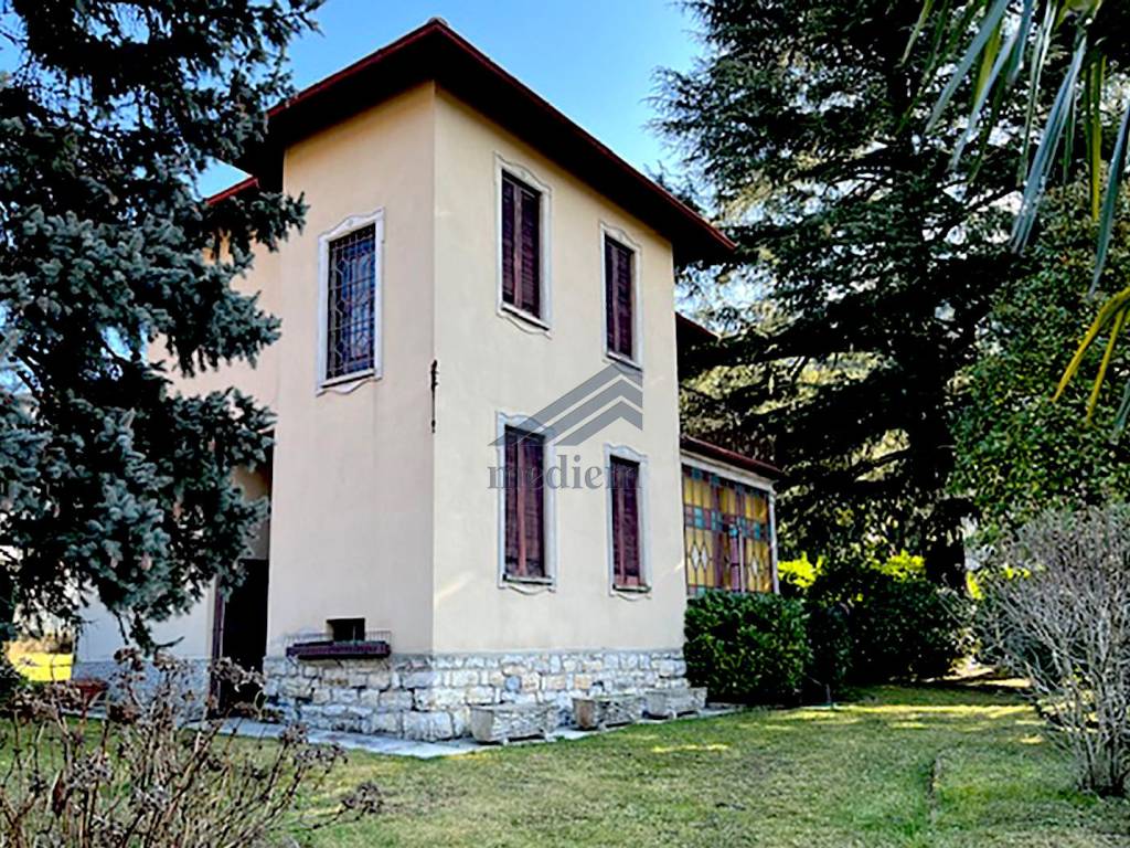 Villa a Canzo in Via Martiri della Libertà - Foto 2