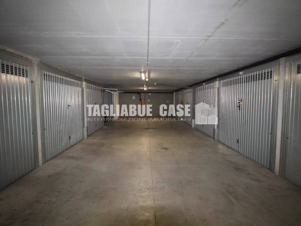 Box / garage a Cinisello balsamo in Via Modigliani, 30 - Foto 5