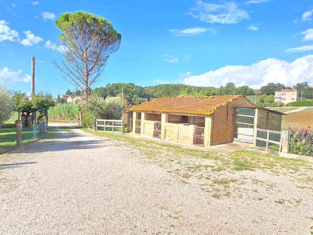 Rustico / casale a Perugia in Strada Statale Eugubina, 249 - Foto 4