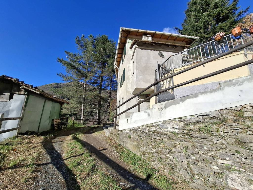 Casa indipendente a Campomorone in Via Isoverde - Foto 3