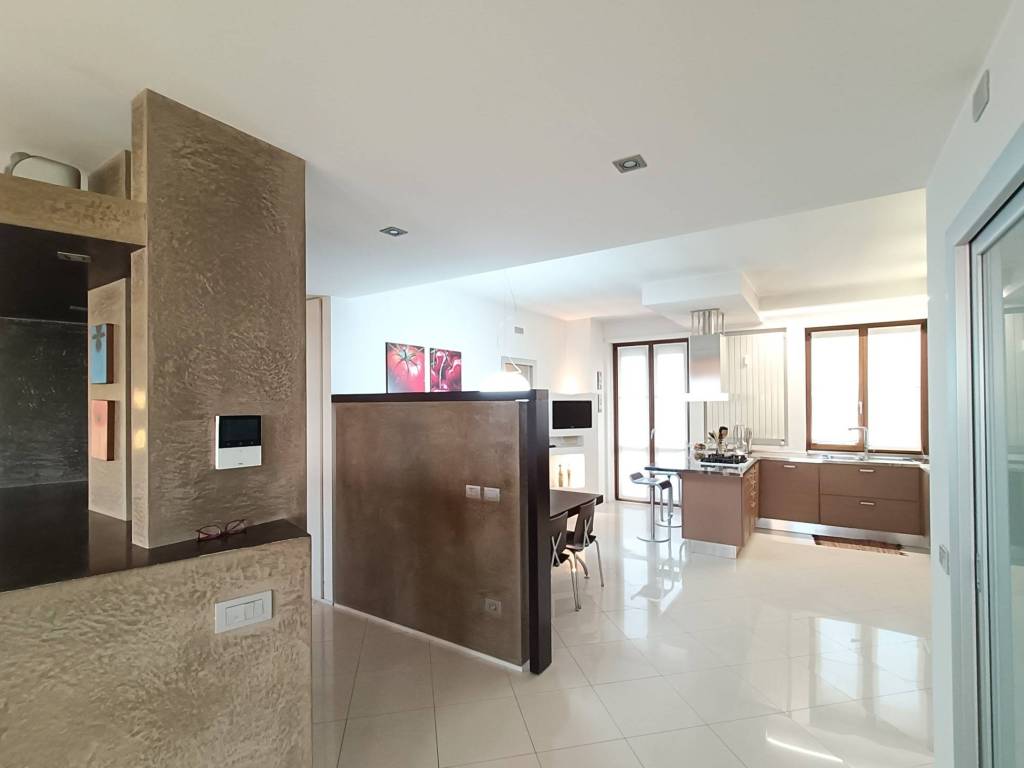 Attico / mansarda a Paderno dugnano in Viale della Repubblica, 56 - Foto 2