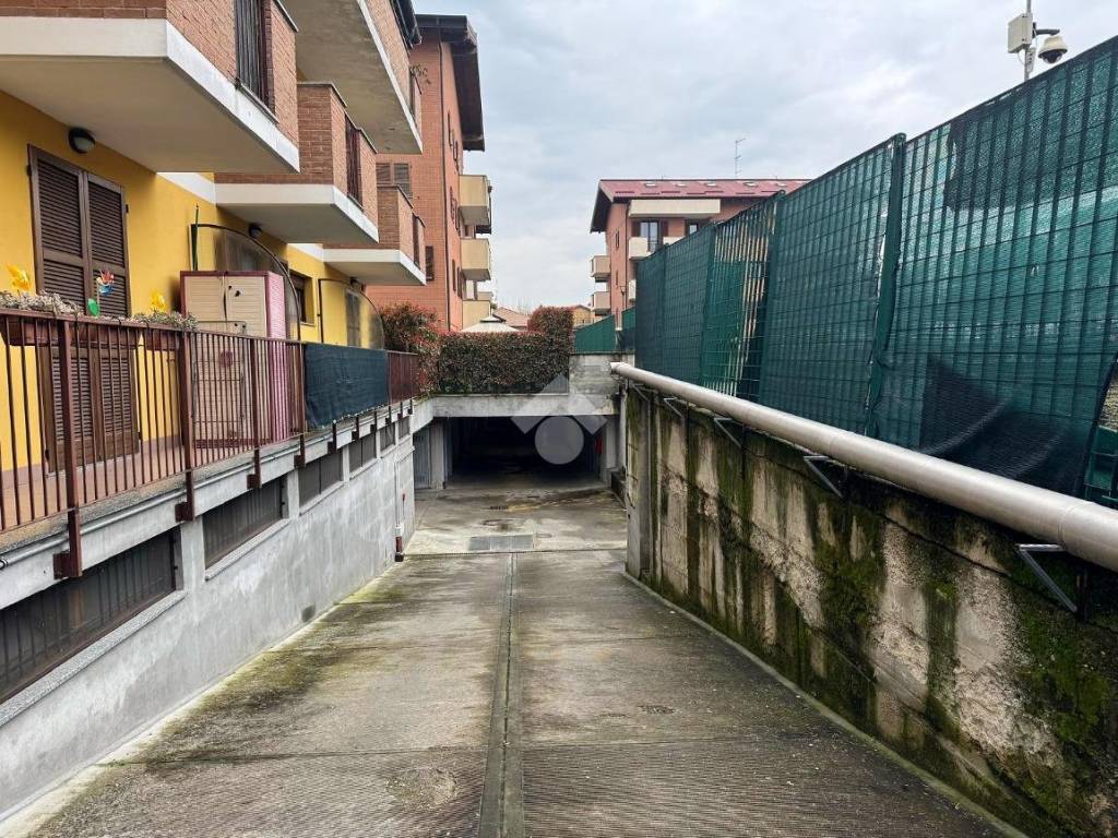 Box / garage a Cesano boscone in VIA CAVALIERI DI VITTORIO VENETO 7/A, 47 - Foto 2