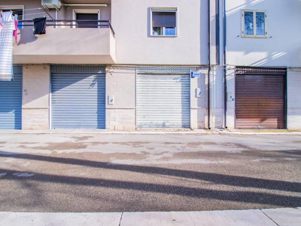 Box / garage a Lucera in Via Benvenuto Cellini, 12 - Foto 2
