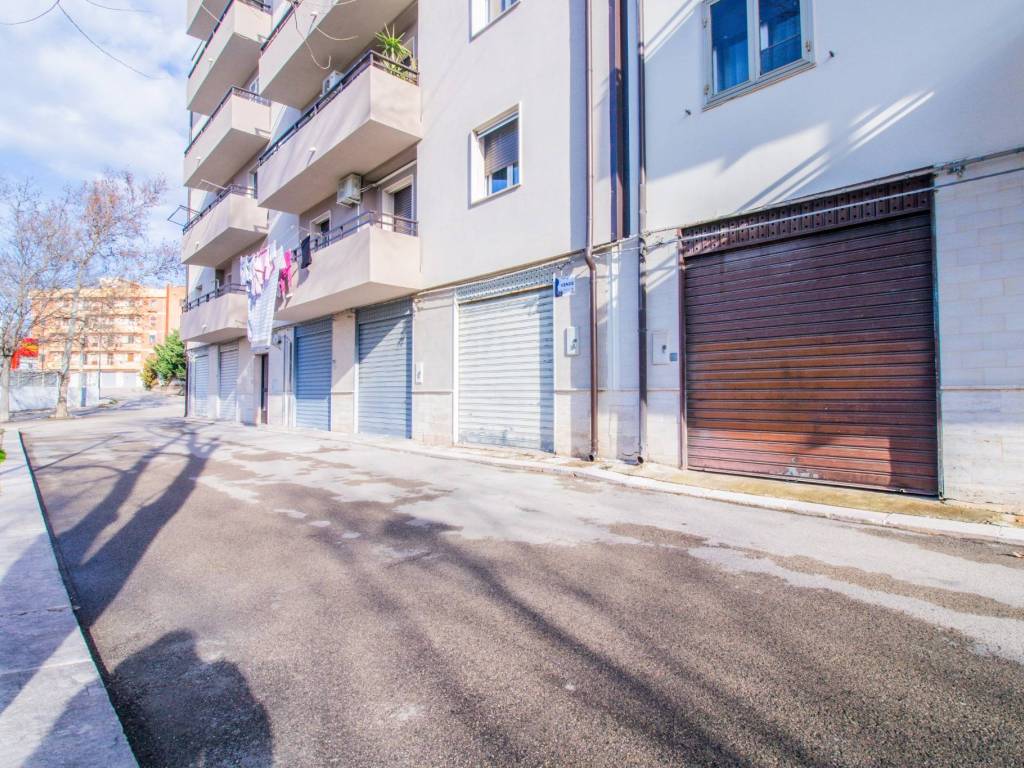 Box / garage a Lucera in Via Benvenuto Cellini, 12 - Foto 3