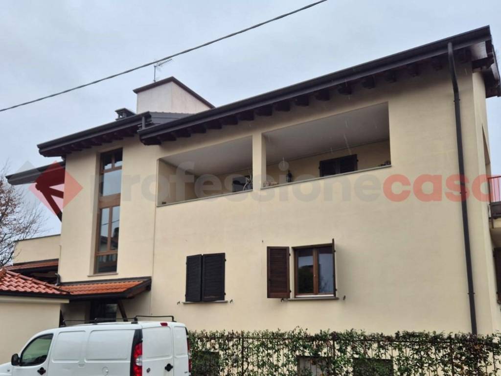 Appartamento a Canegrate in via petraca, 12 - Foto 2