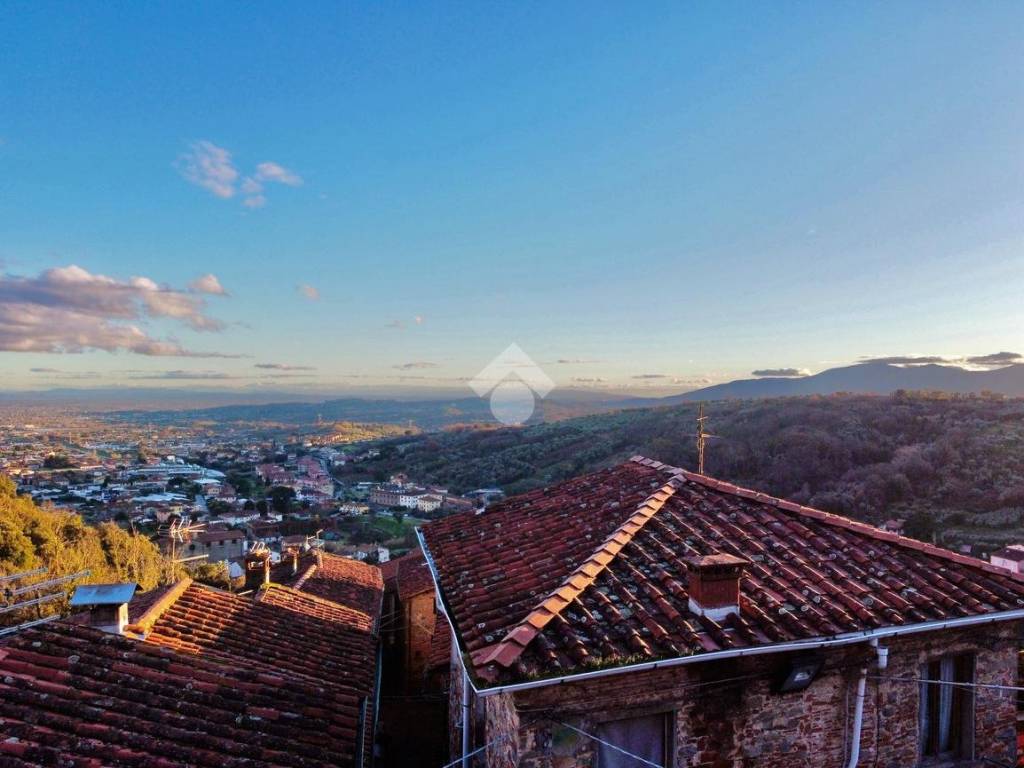 Casa indipendente a Pescia in Via Lunga Est, 36 - Foto 2