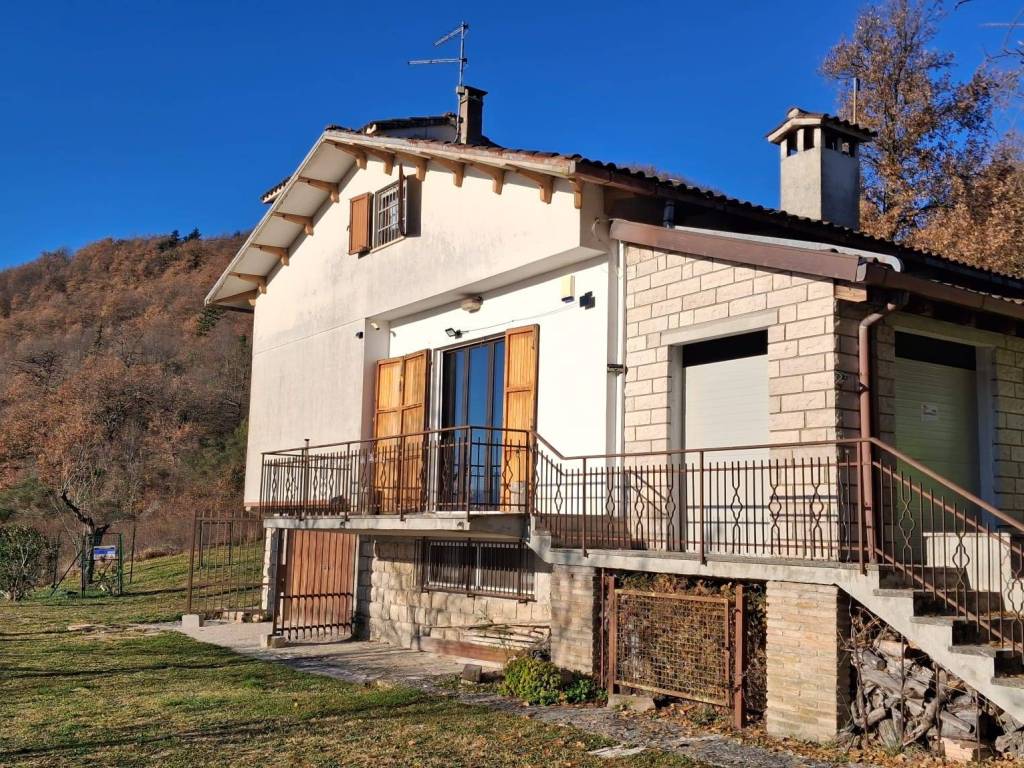 Villa a Acqualagna in Strada Provinciale San Gregorio - Foto 2