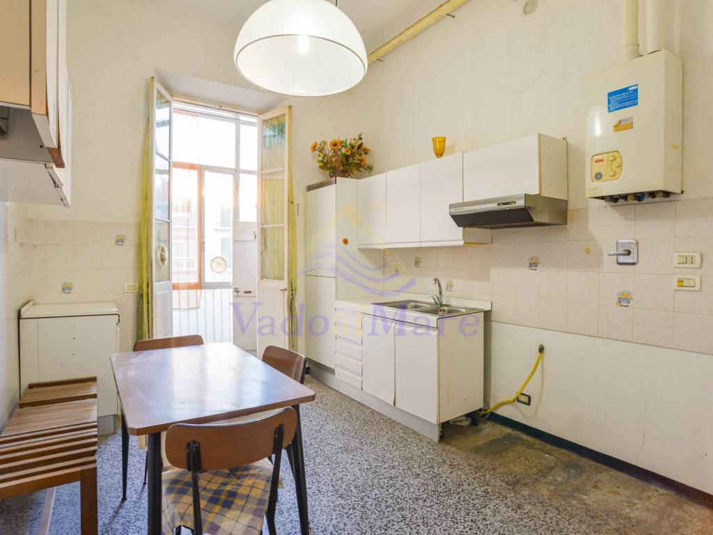 Appartamento a Savona in Via Bartolomeo Guidobono, 9 - Foto 2