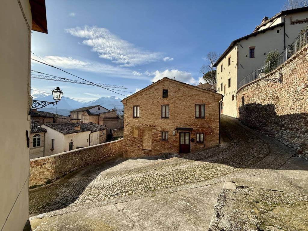 Casa indipendente a Amandola in Via Castel Leone - Foto 2