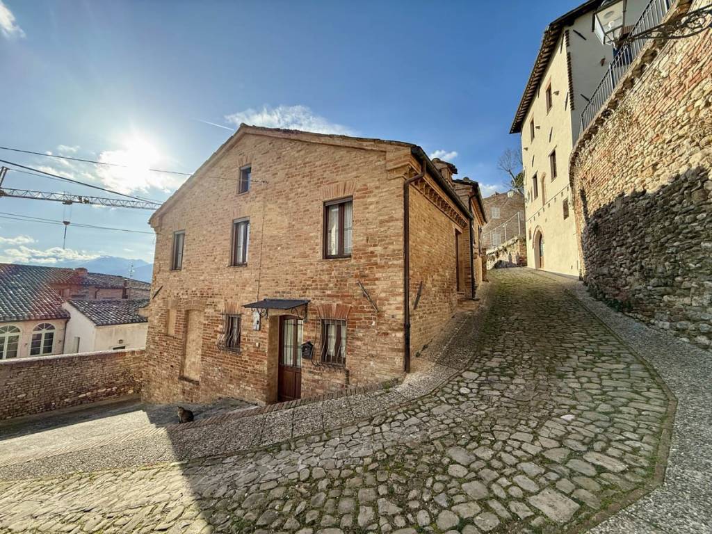 Casa indipendente a Amandola in Via Castel Leone - Foto 3