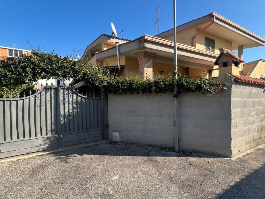 Villetta a schiera a Pomezia in Via Calore - Foto 2