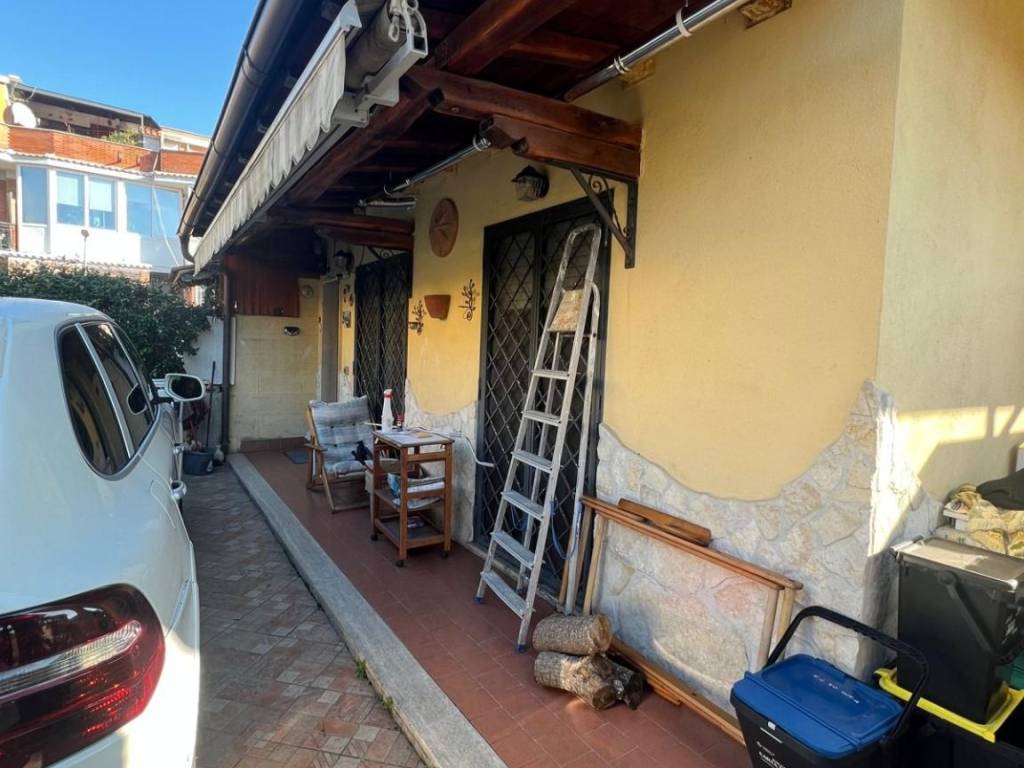 Villetta a schiera a Pomezia in Via Calore - Foto 3