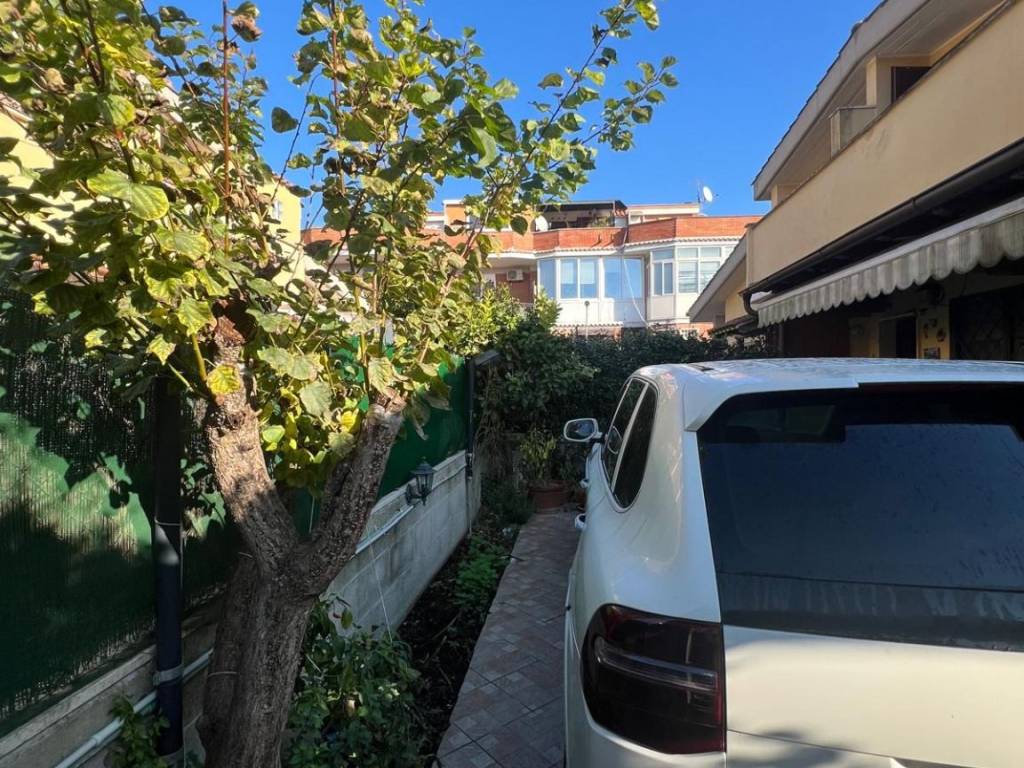 Villetta a schiera a Pomezia in Via Calore - Foto 4