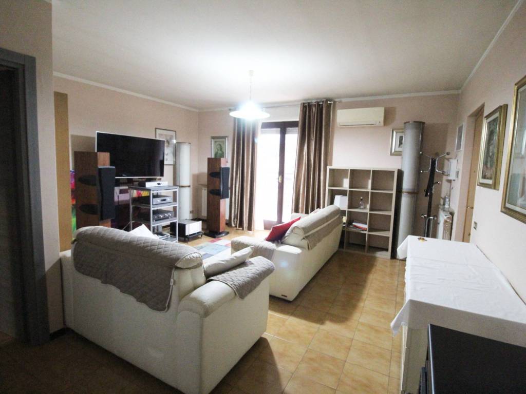 Appartamento a Gorla minore in Via Roma, 11 - Foto 2