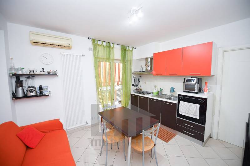 Appartamento a Bitetto in Via Giuseppe De Gennaro, 10 - Foto 2