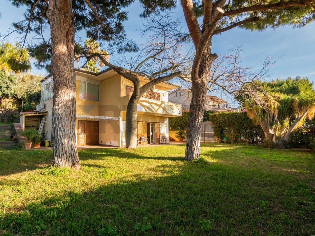 Villa a Aci castello in via Antonello Da Messina, 73 - Foto 2