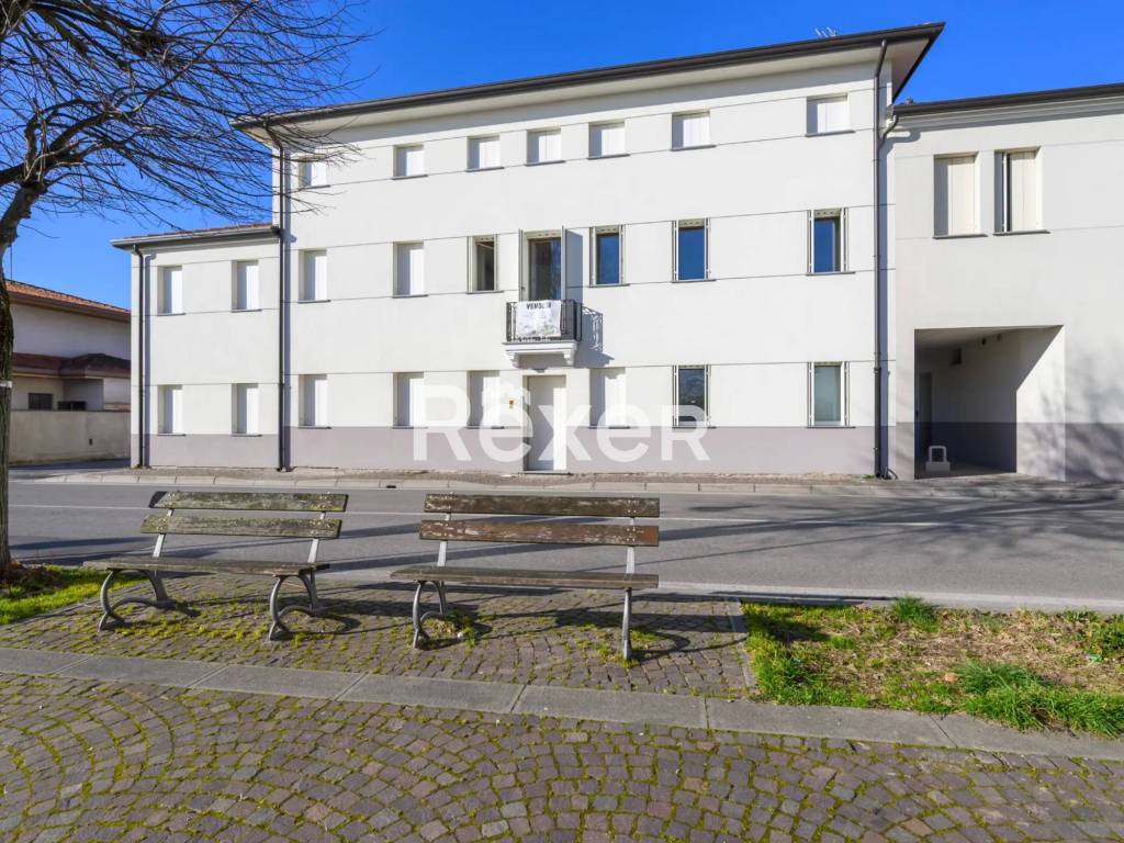 Appartamento a Camponogara in Piazza G. Mazzini, 21 - Foto 2