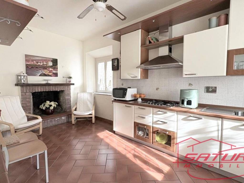 Casa indipendente a Lucca in Via per Carignano, , 55100 - Foto 5