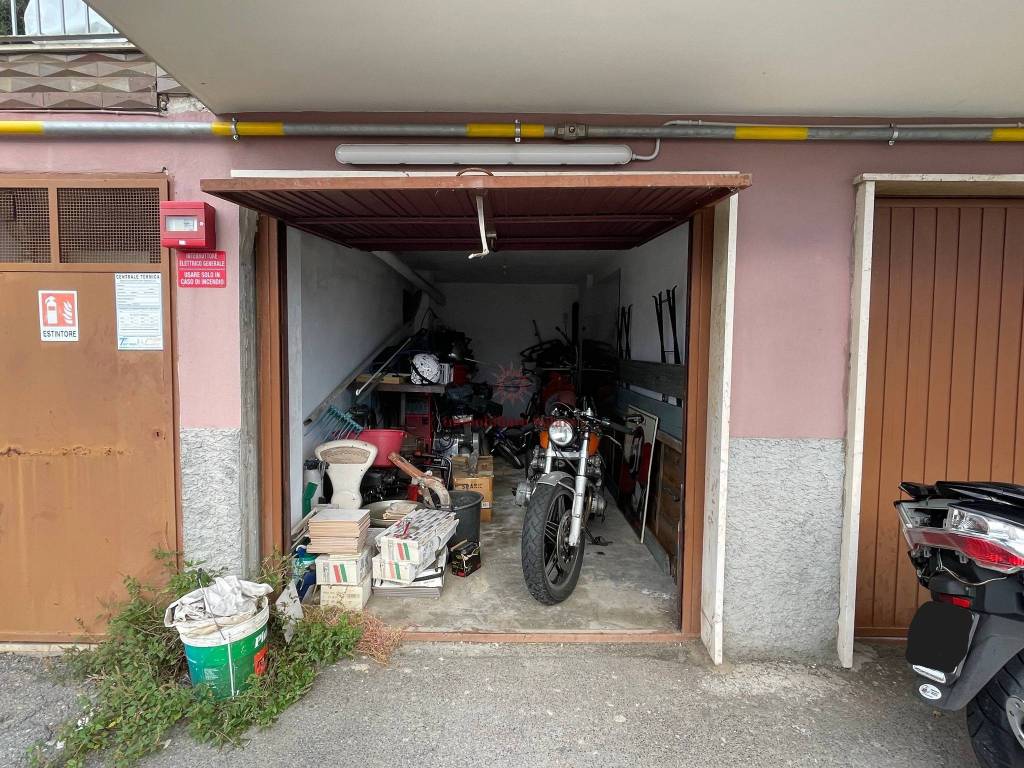 Box / garage a Varazze in Via Emilio Vallino, 35 - Foto 3