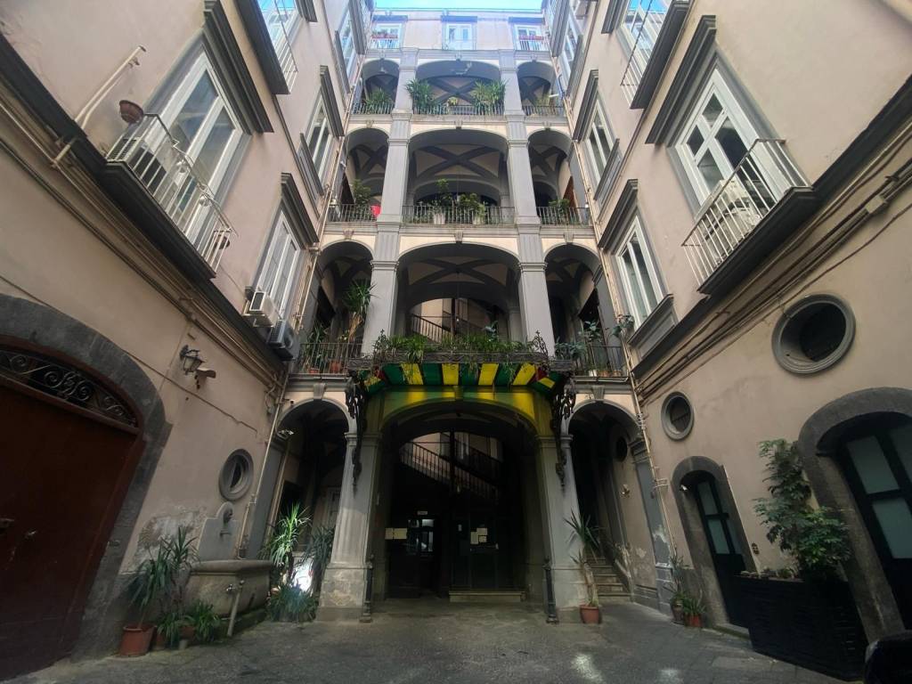 Appartamento a Napoli in Via Santa Maria di Costantinopoli - Foto 4