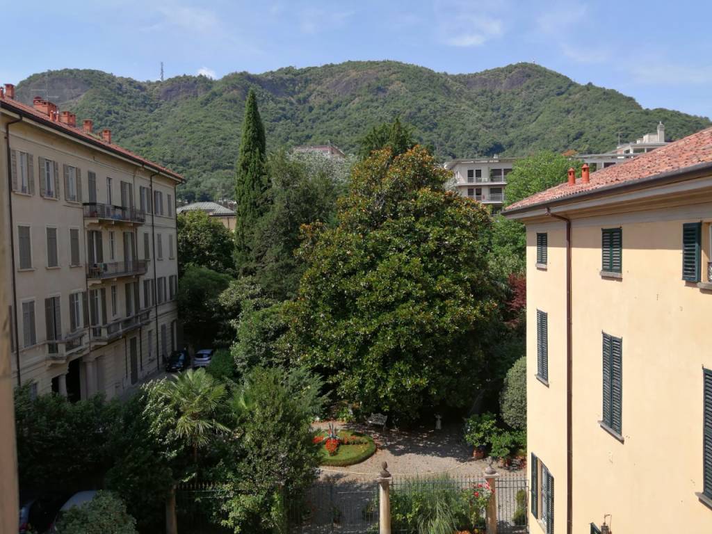 Appartamento a Como in Via Alessandro Volta, 24 - Foto 2